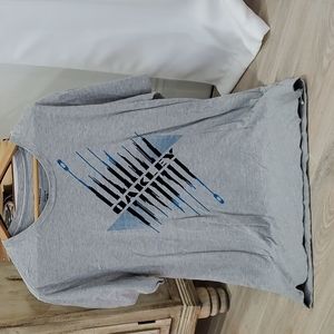 Men's M Oakley tee